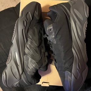 Yeezy 700 Triple Black